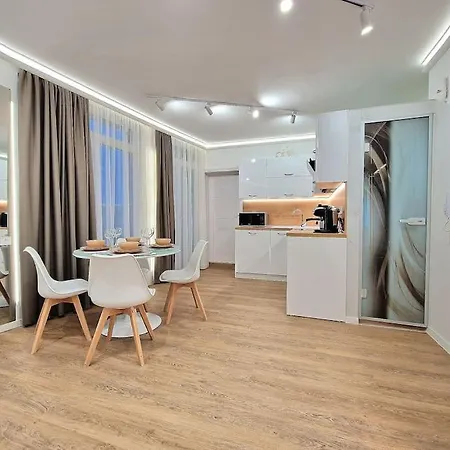 Luxury Apartment. 75 Inches Tv Varna