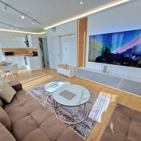 Daire Luxury Apartment. 75 Inches Tv *