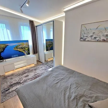 Daire Luxury Apartment. 75 Inches Tv Varna