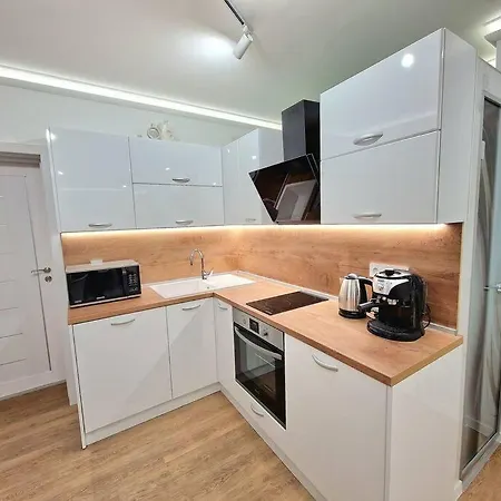 Luxury Apartment. 75 Inches Tv Apartment *